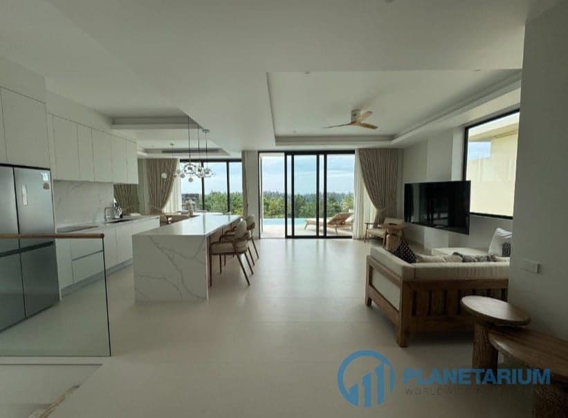 4 Bedrooms Mandarin Villa resale — photo 2