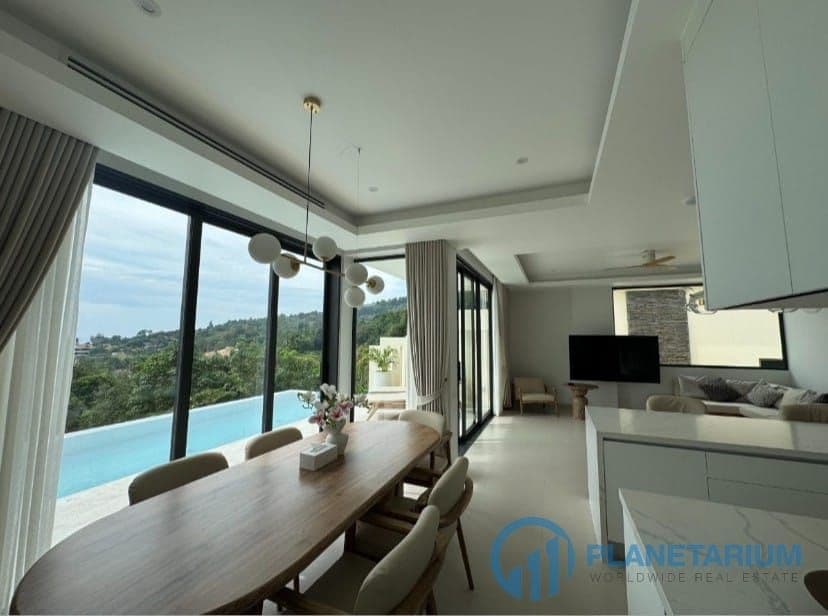 4 Bedrooms Mandarin Villa resale — photo 3