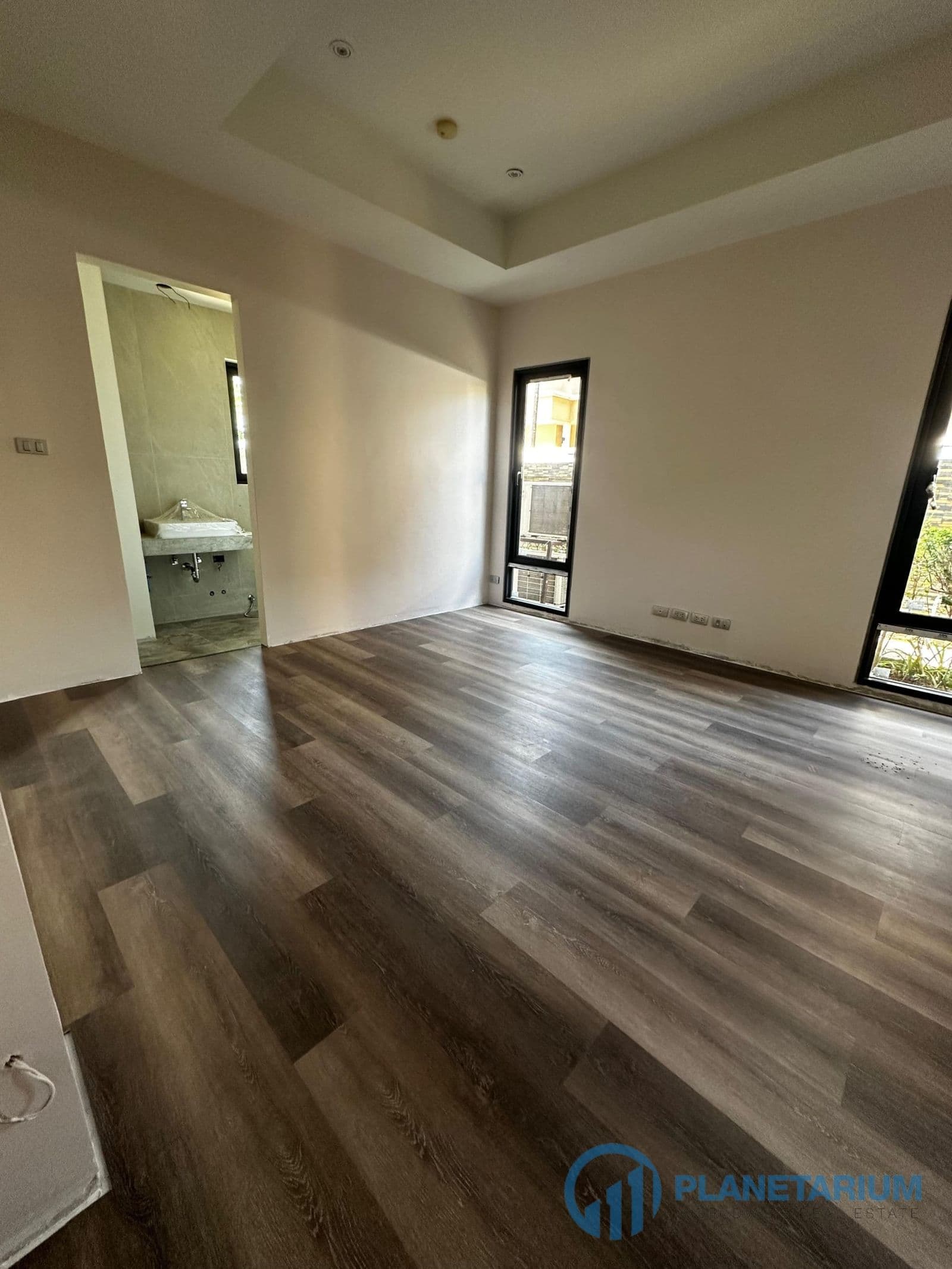 5 Bedrooms Laguna Village Resale — photo 5