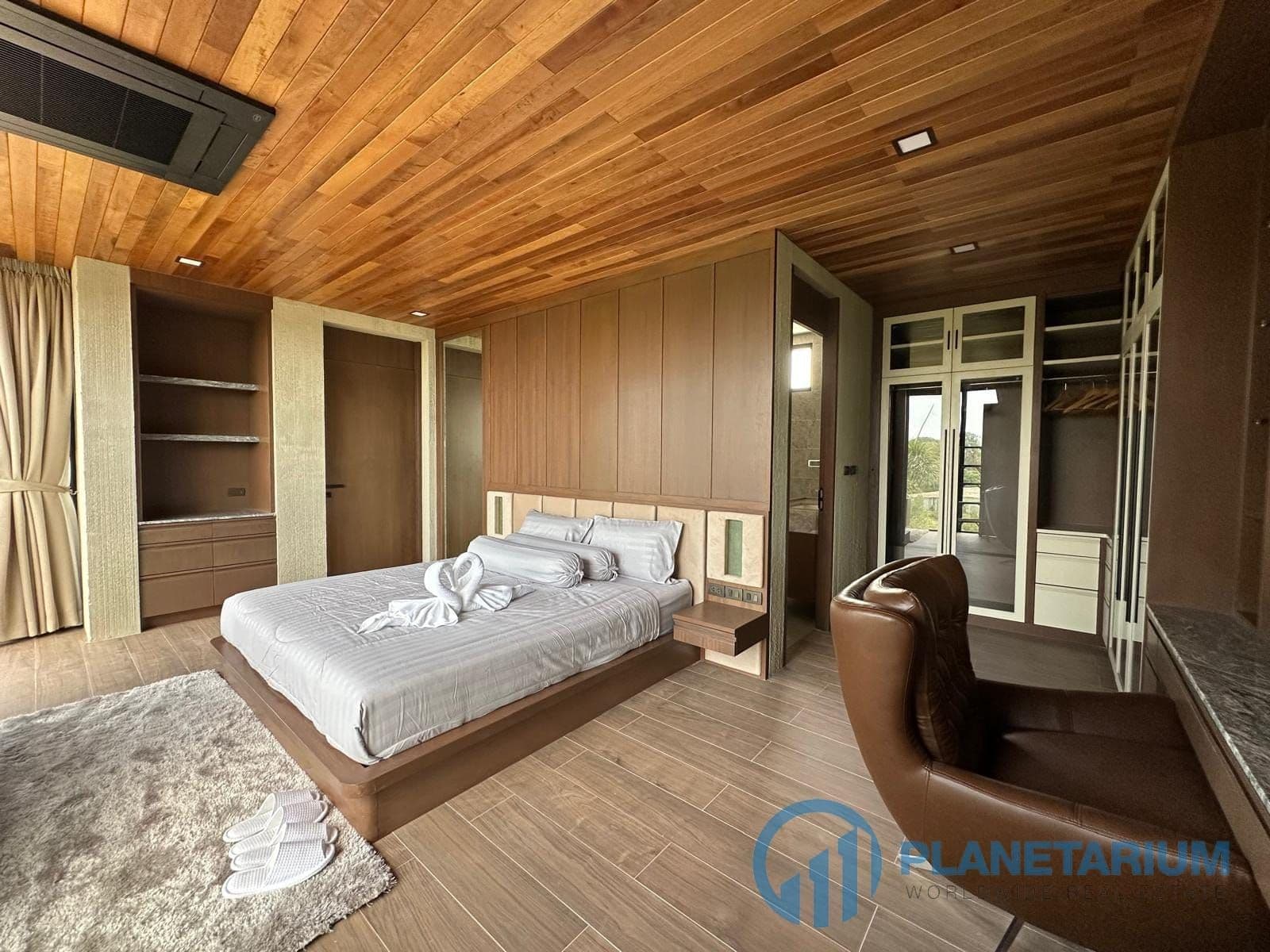3 Bedrooms Sea View Villa Layan Resale — photo 5