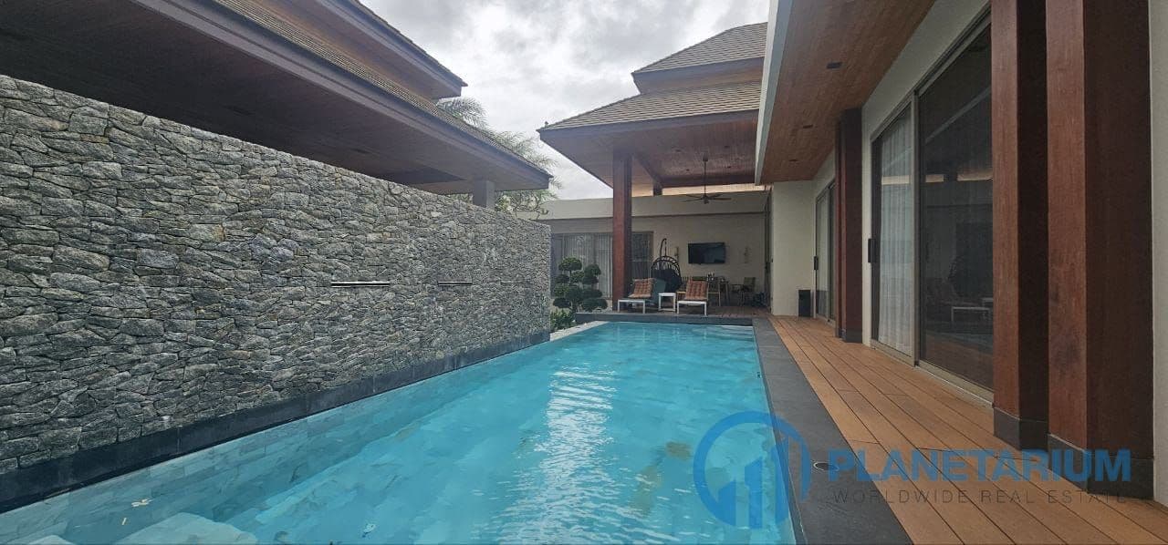 4 Bedrooms Villa Pasak Resale — photo 2