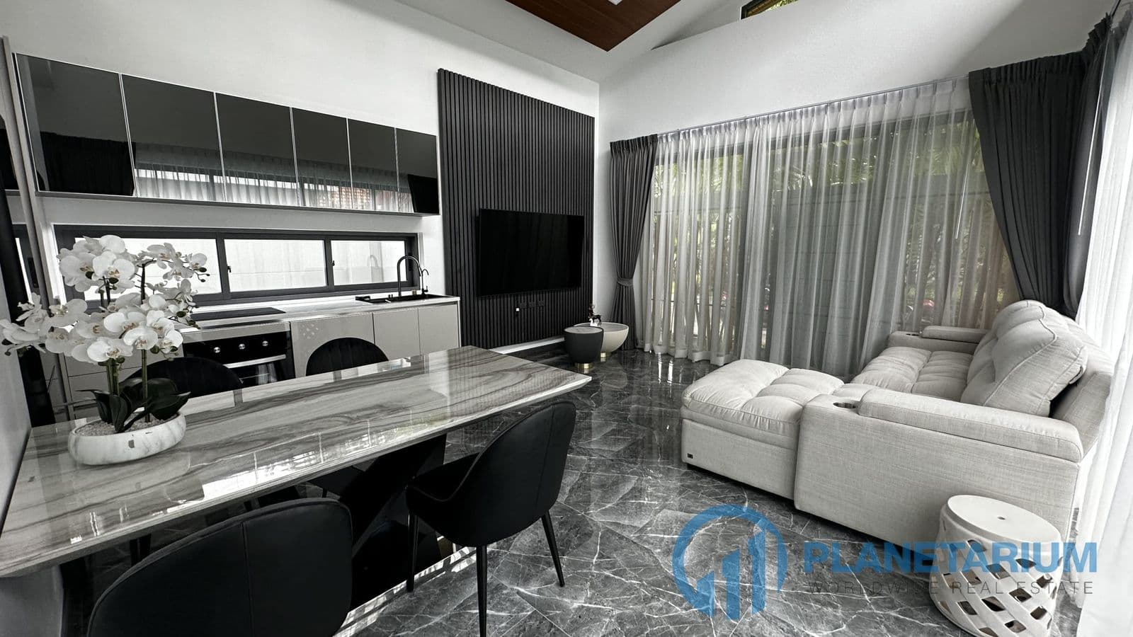 2 Beds / 2Baths Crystal Villa — photo 3