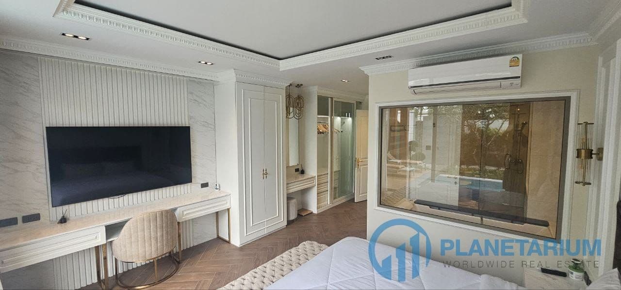 4 Beds Villa Pasak Resale — photo 4