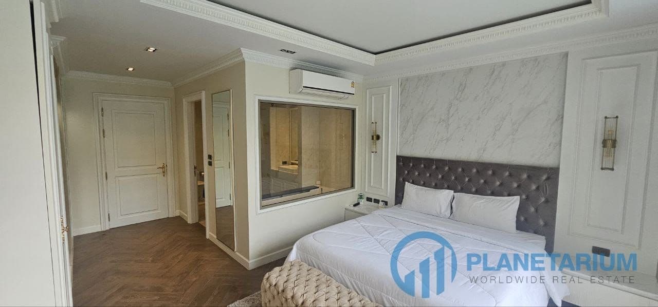 4 Beds Villa Pasak Resale — photo 5