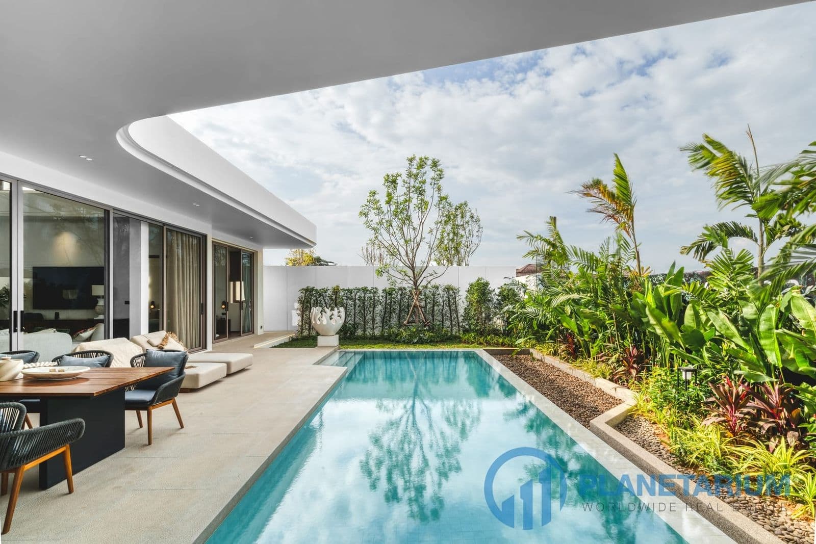 3 – 4 Bedrooms Modern Villa at Cherngtalay — photo 2