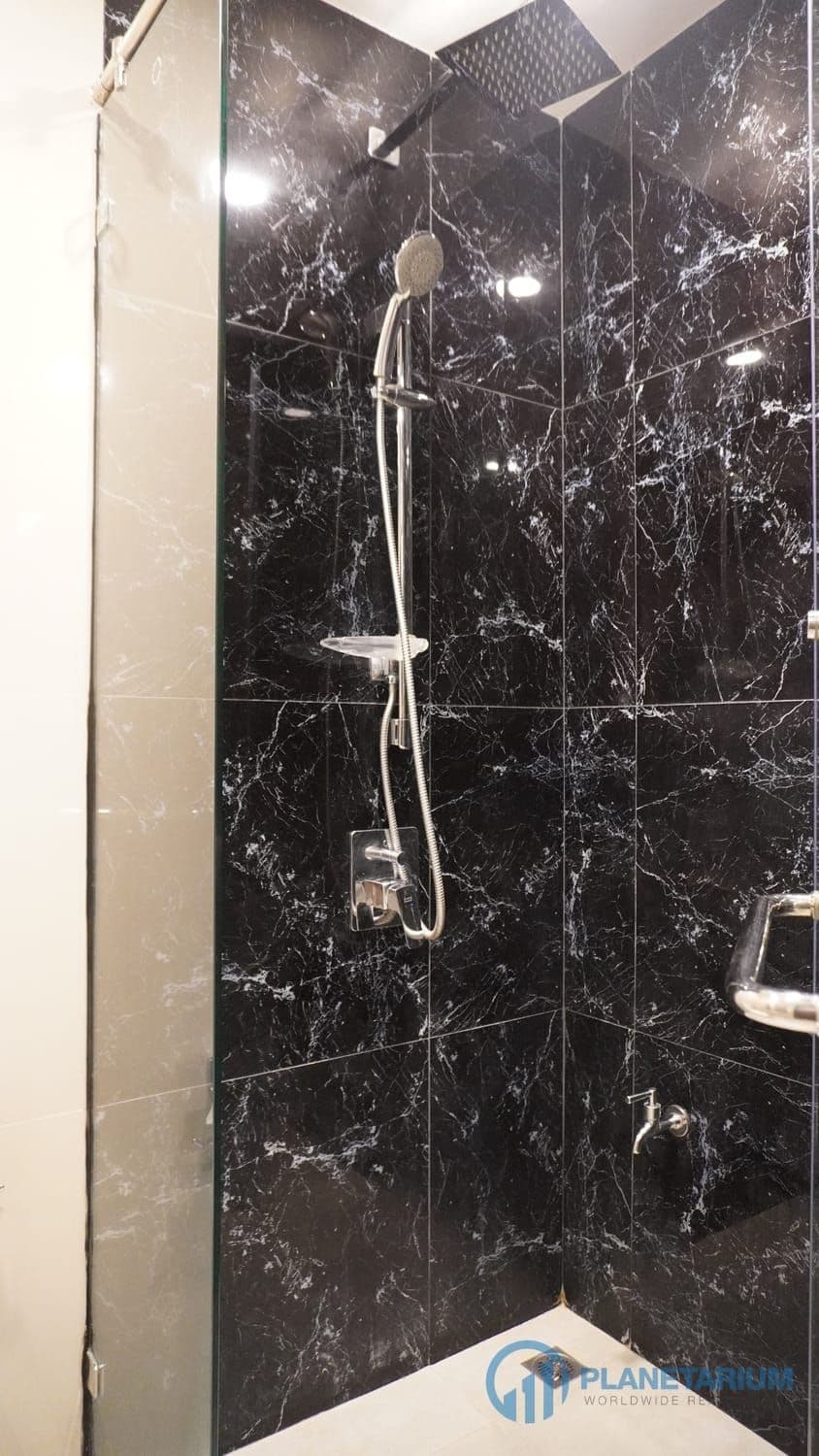 1 Bedroom Mida Grande Condominium Resale — photo 3