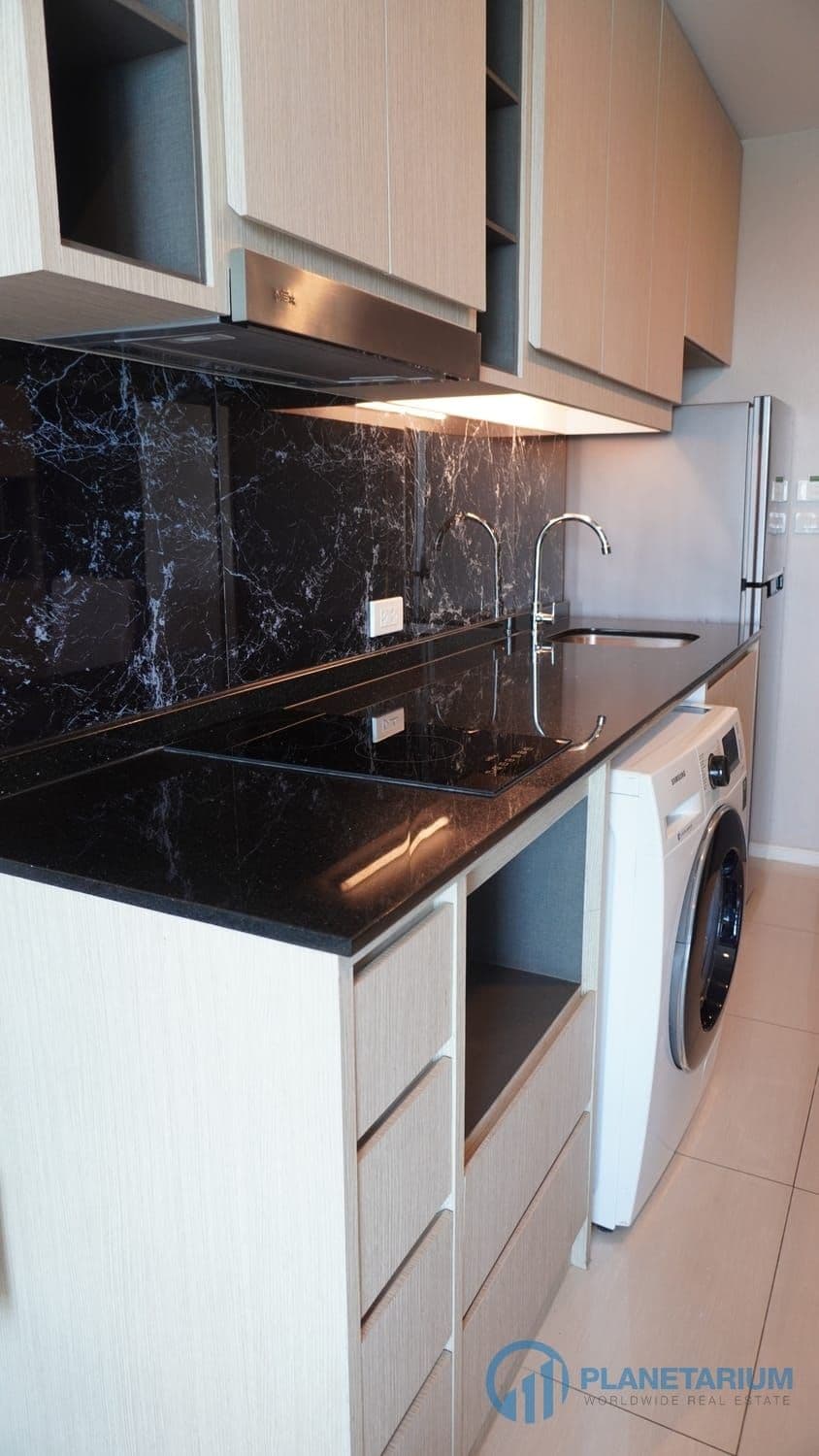 1 Bedroom Mida Grande Condominium Resale — photo 2