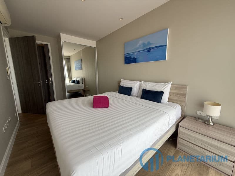 2 Bedrooms Diamond Condo Resale — photo 1
