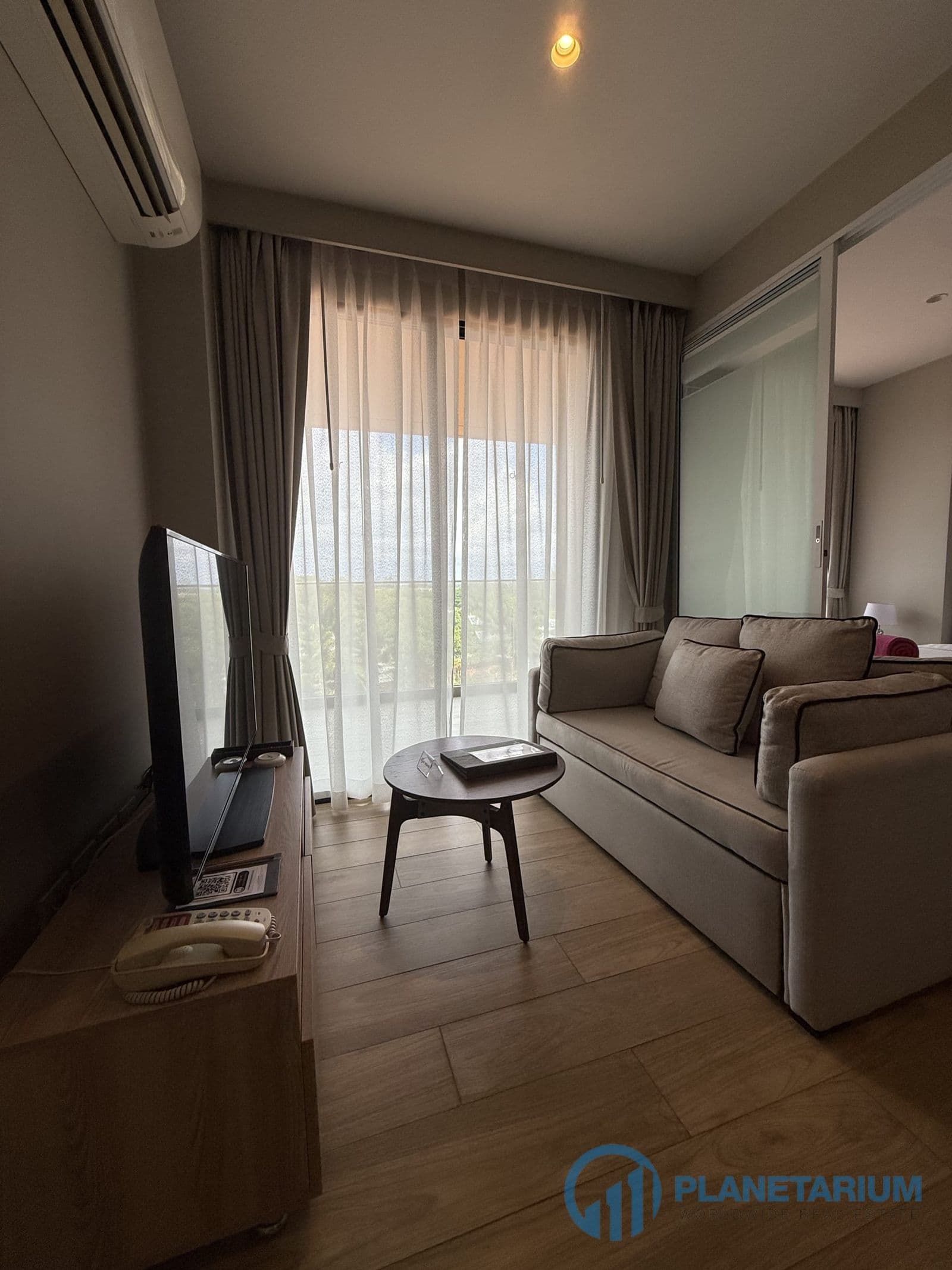 2 Bedrooms Diamond Condo Resale — photo 5