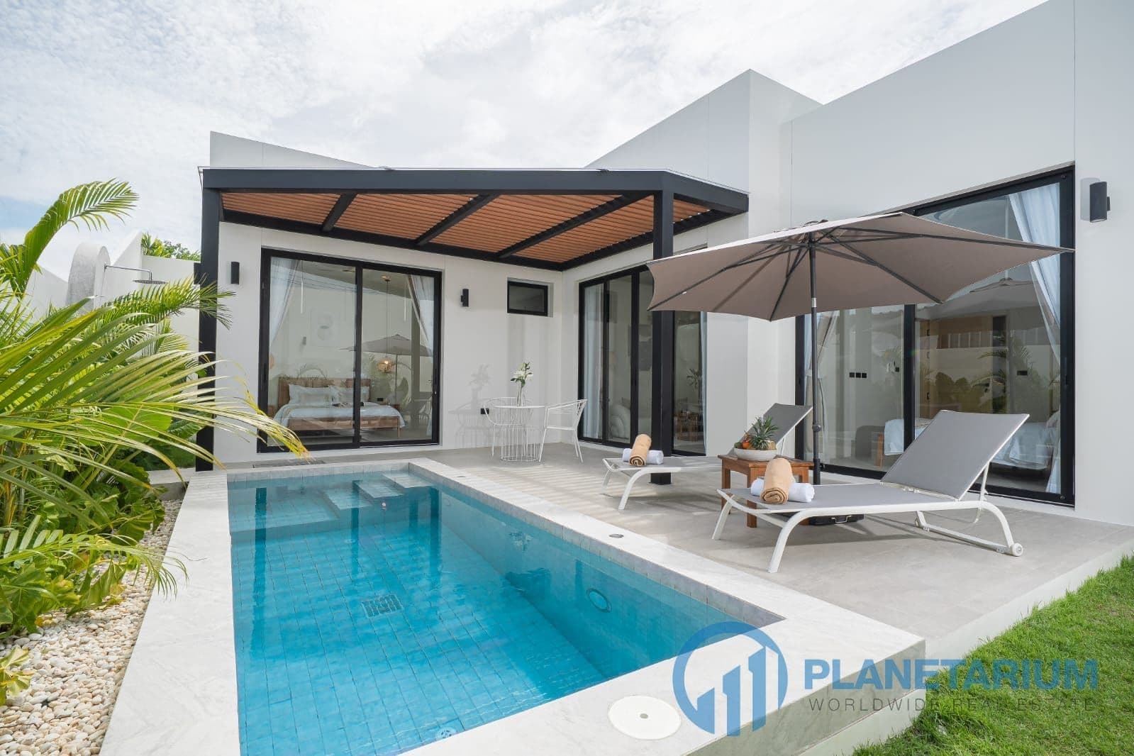 3 bedroom Sunrise Garden villa resale — photo 1