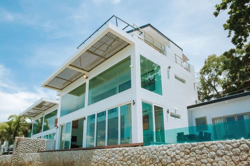 Luxury beachfront and seaview villa for rent — photo 1