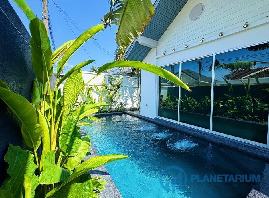 3 Bedrooms Luxury villa Naiyang resale — photo 4