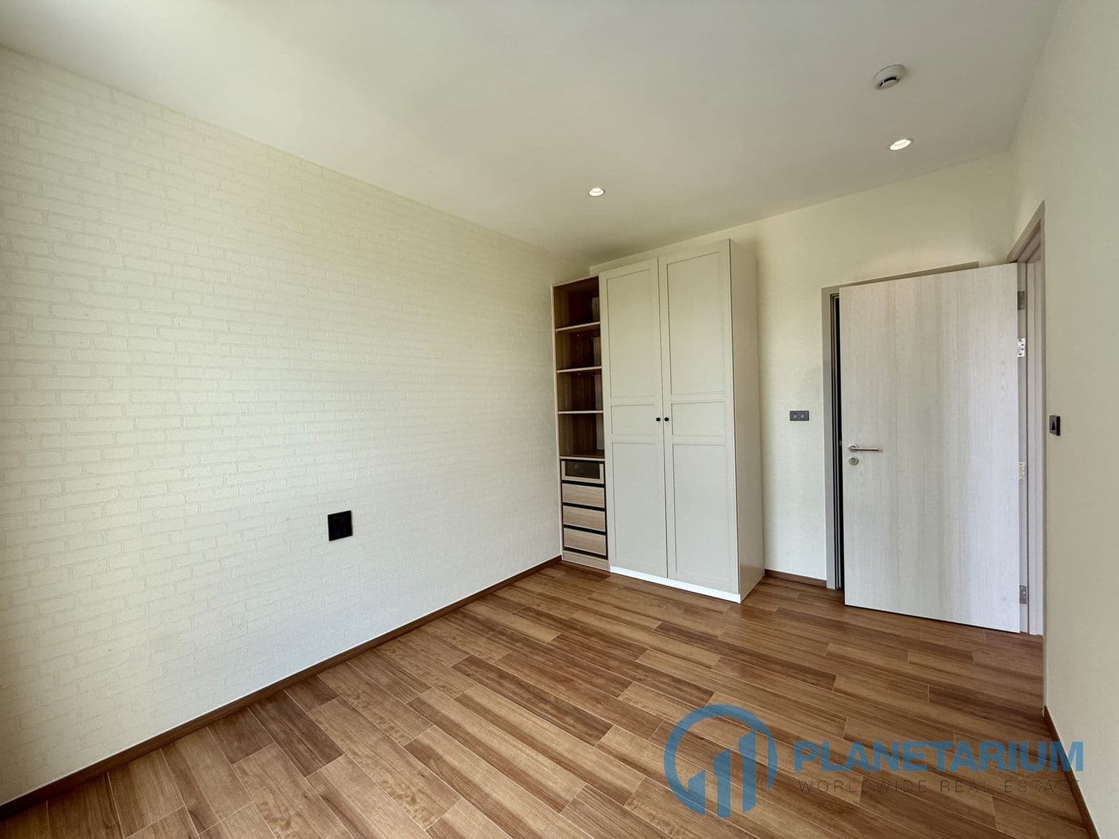 2 Bedrooms Title halo 1 Resale — photo 4