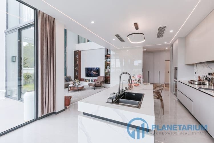 4 Bedroom Larima Villa — photo 5