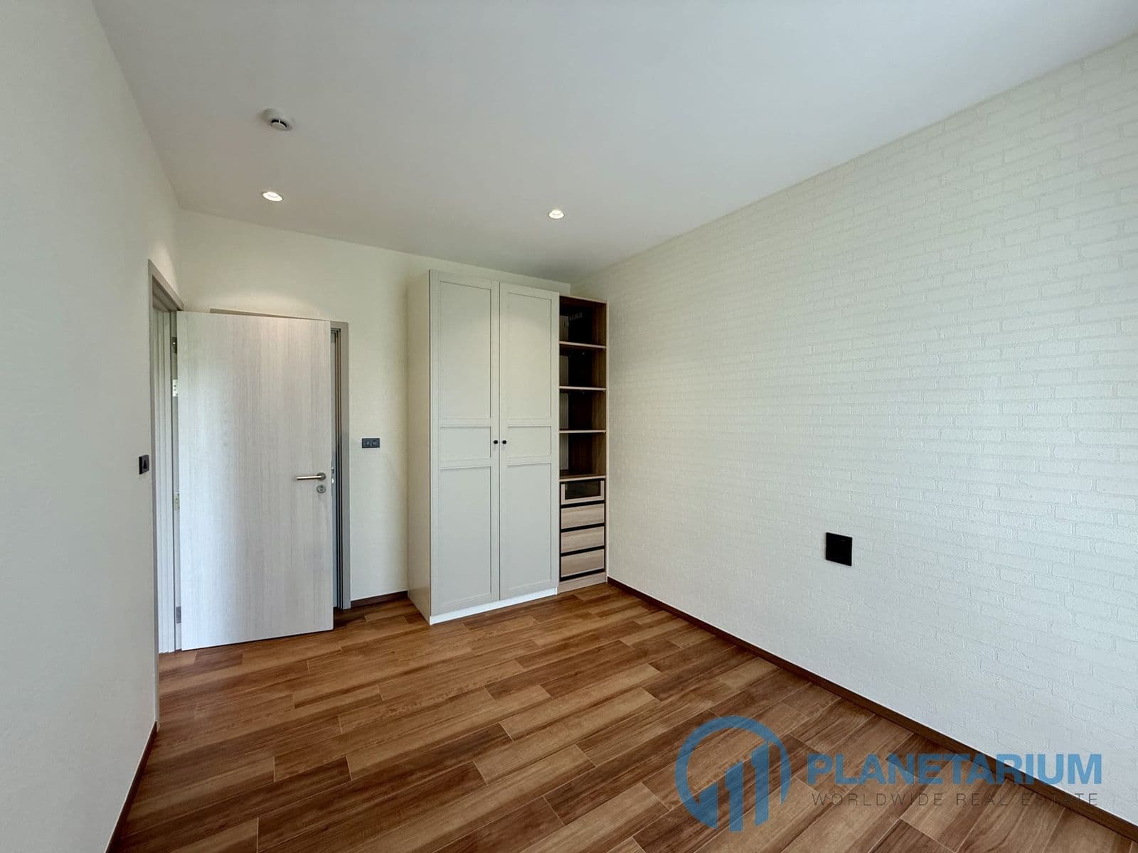 Title Halo 2 Bedroom resale — photo 5
