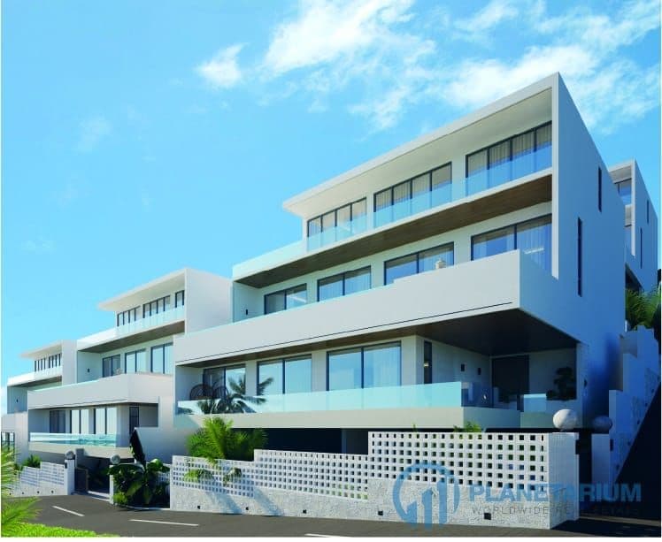Luxury villa beachfront at panwa beach — photo 4