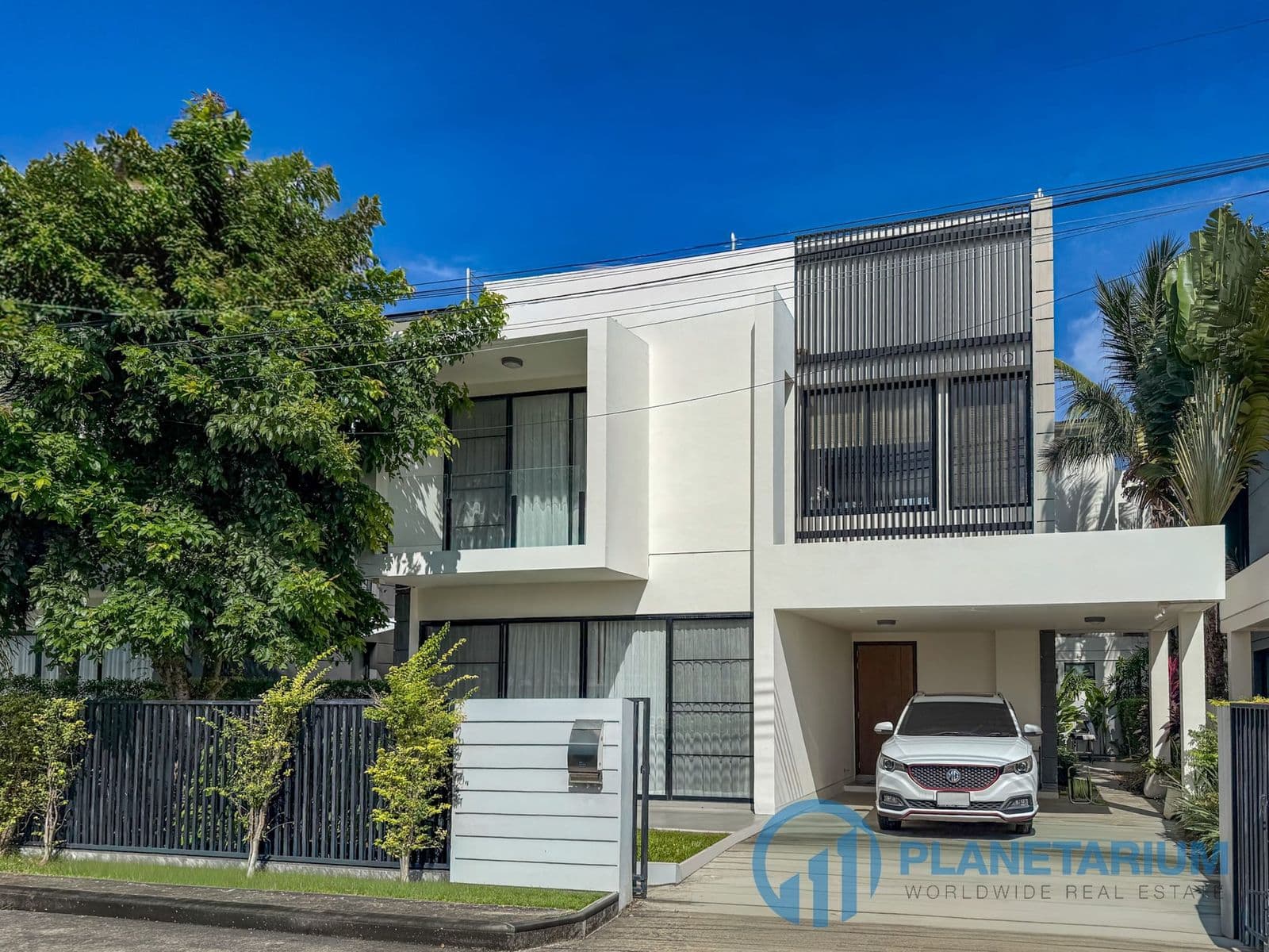5 Bedrooms Laguna Park Complex resale — photo 1