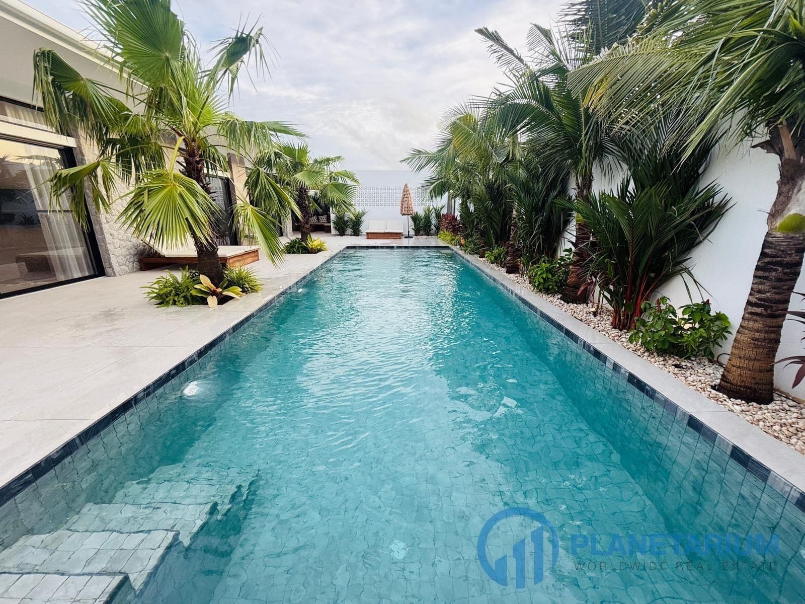 4 Bedrooms Villa One Rawai Resale — photo 1