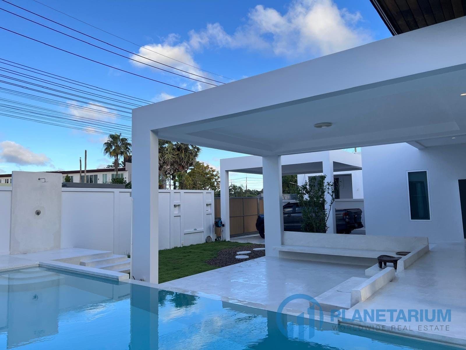 4 Bedrooms luxury villa Bangtao resale — photo 2