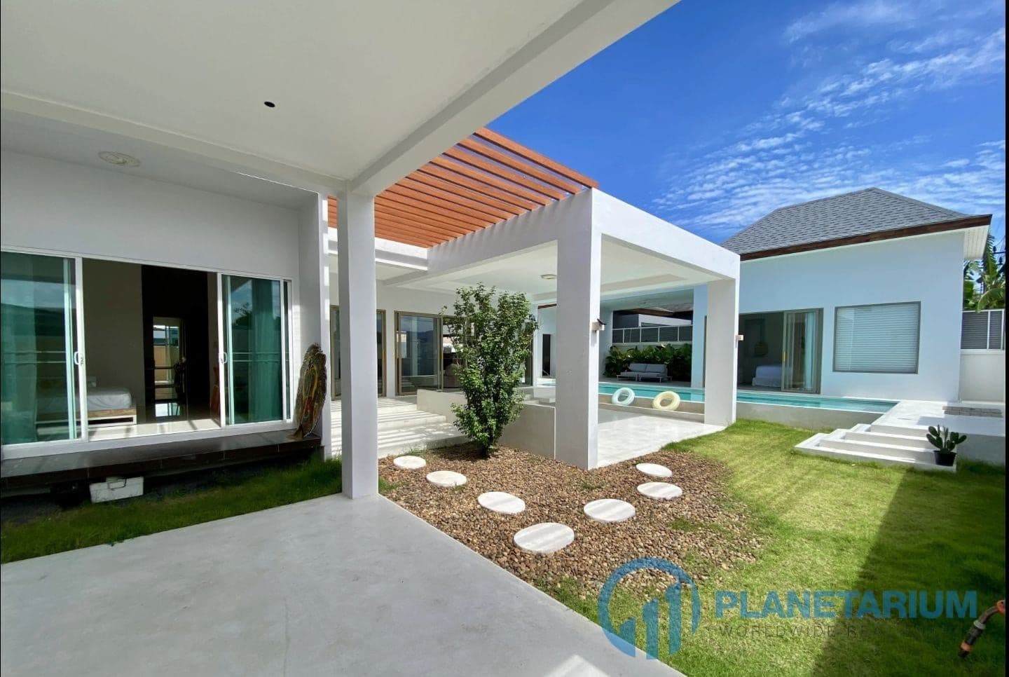 4 Bedrooms luxury villa Bangtao resale — photo 3