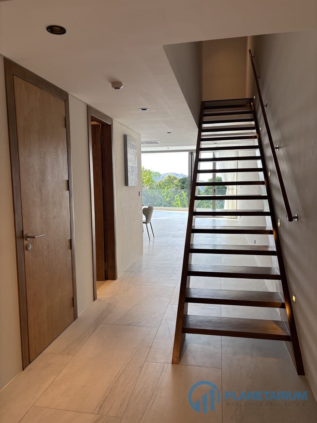 3 Bedrooms Duplex Seaview Bluepoint Resale — photo 3