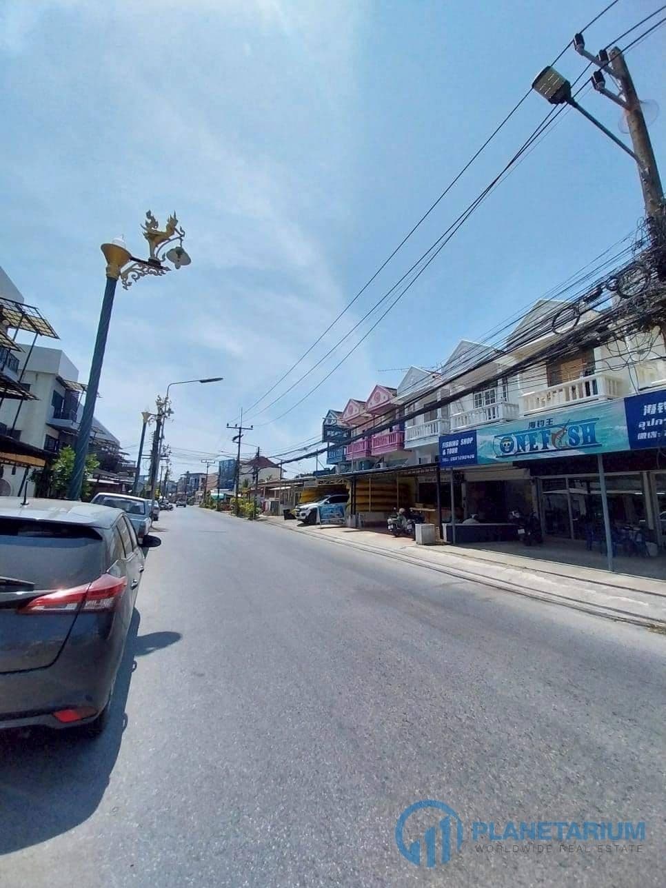 2 Building commercial resale — photo 4