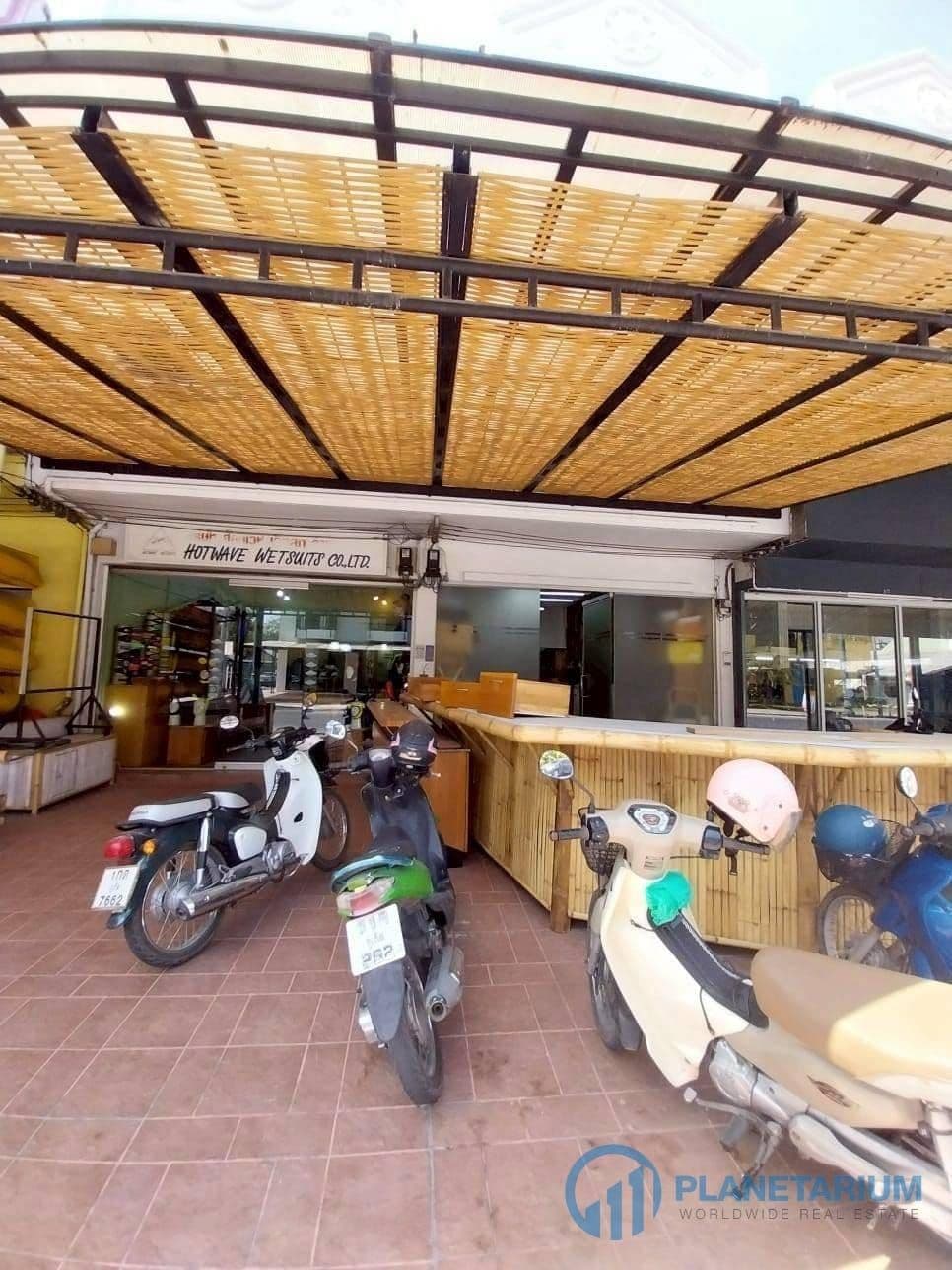 2 Building commercial resale — photo 5