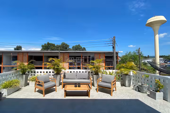 2 Bedrooms Loft Style Home resale — photo 2