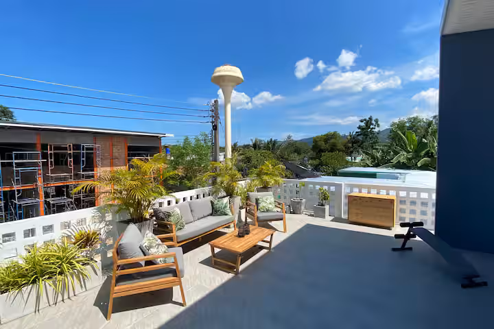 2 Bedrooms Loft Style Home resale — photo 4