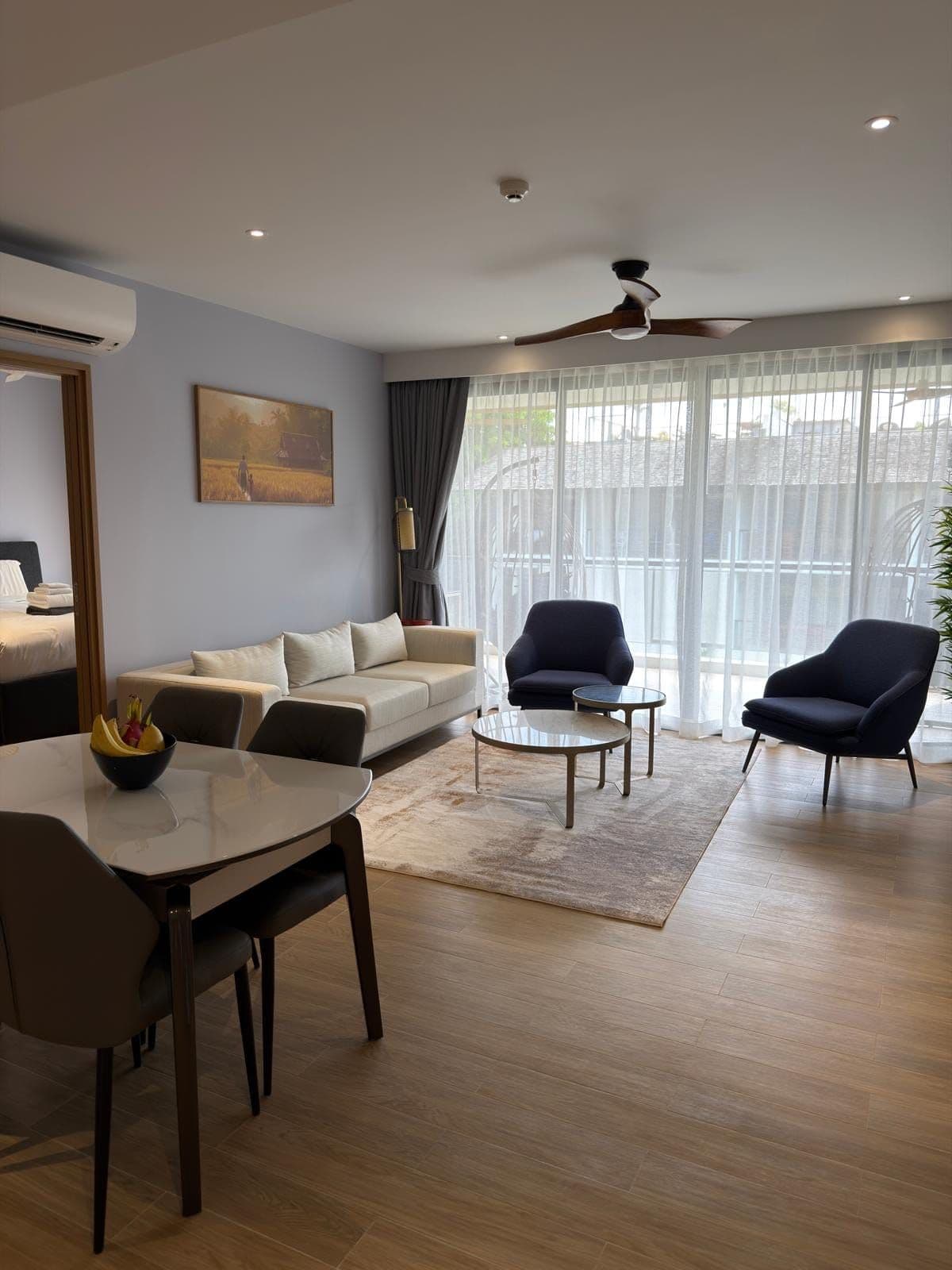 2 Bedrooms Beachside Resale — photo 4