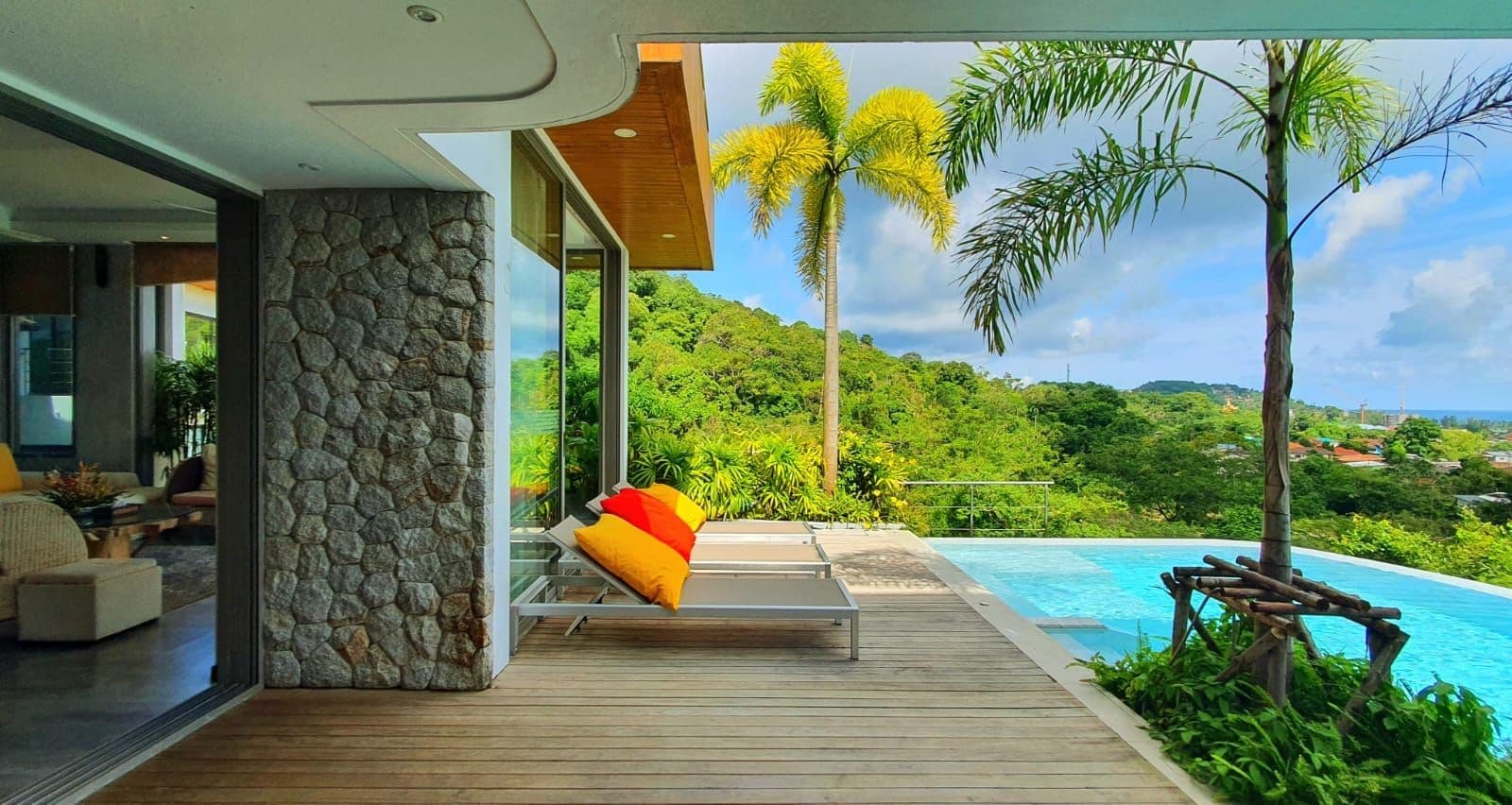 4 Bedrooms sea view villa surin resale — photo 2