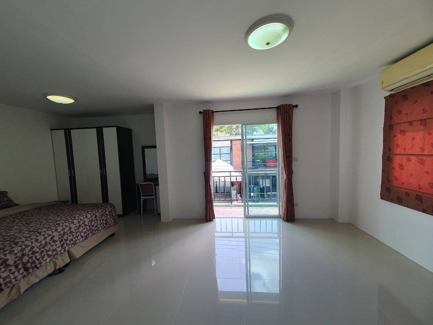 2 Bedroom house near boat avenue resale — photo 1