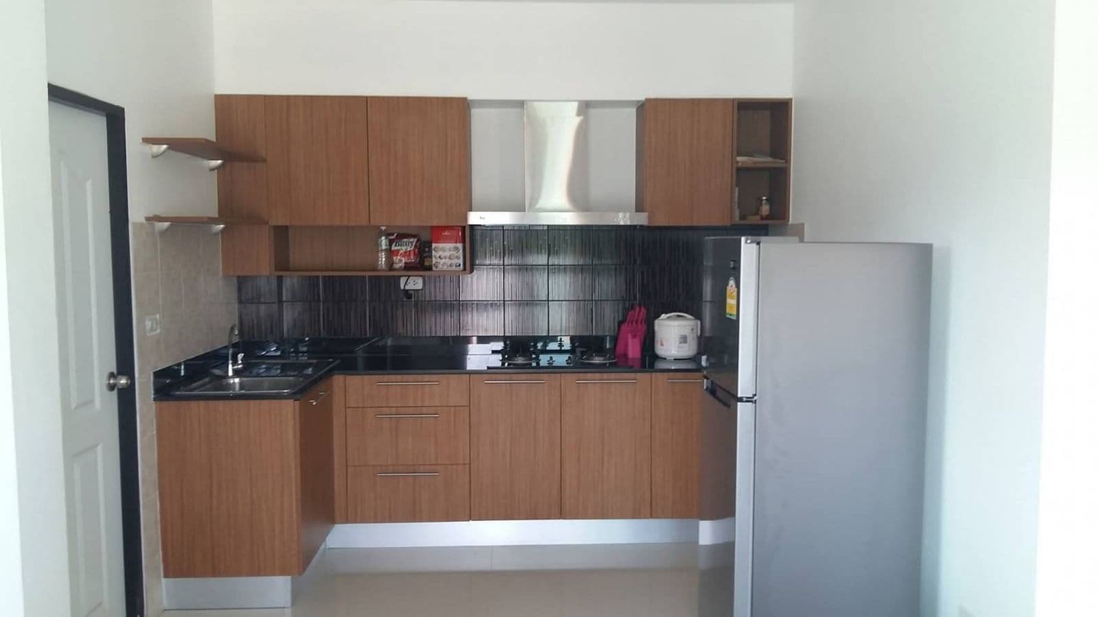 2 Bedroom house near boat avenue resale — photo 4