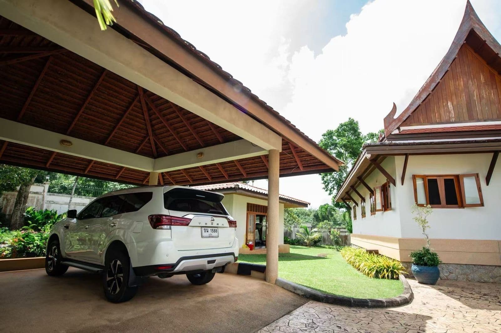 Luxury thai styele Villa at Manik resale — photo 4