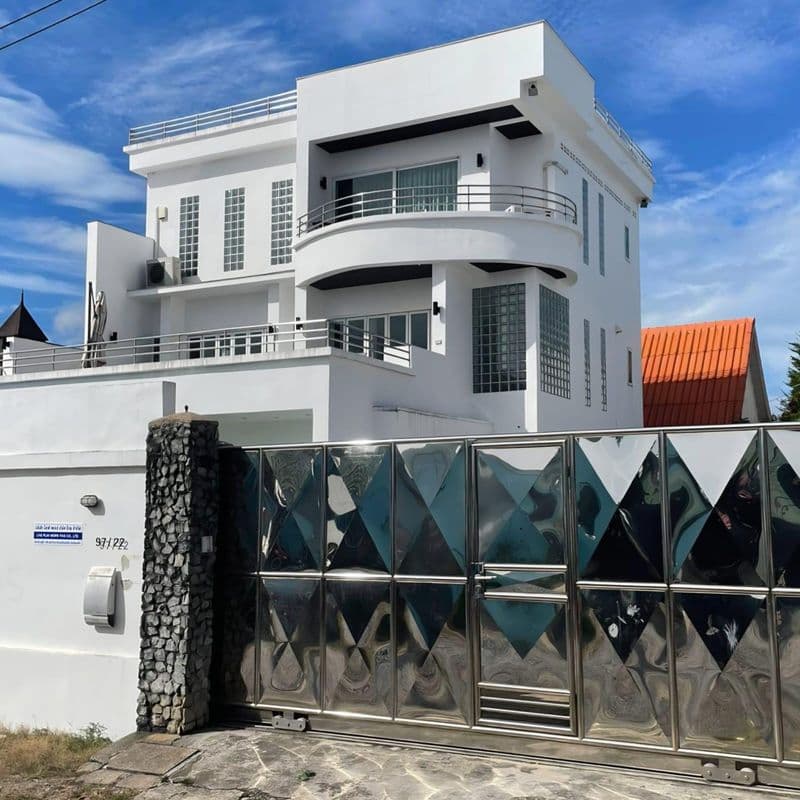 5 Bedroom Pool Villa Rawai for rent — photo 1