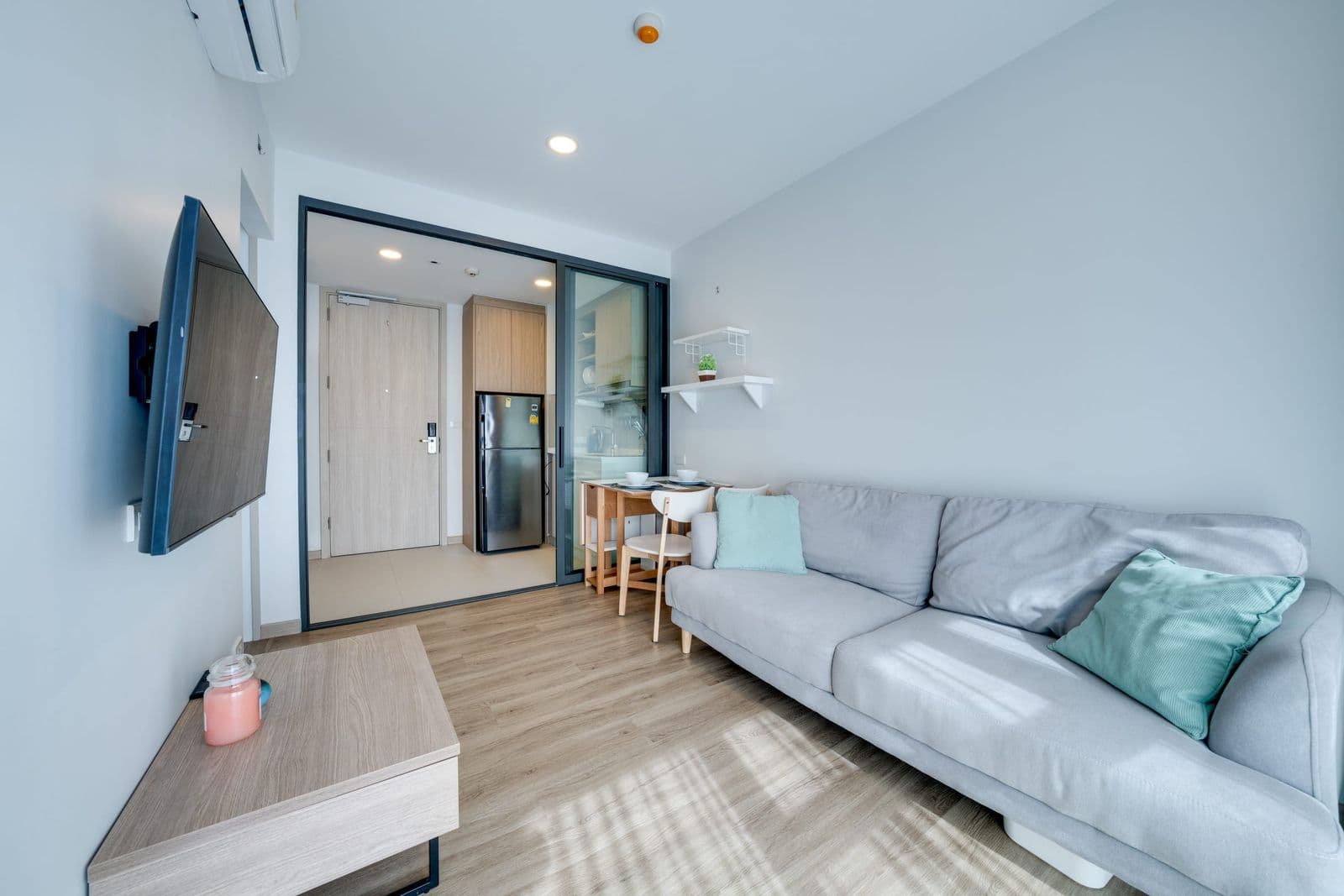 Studio Sky Park Aurora Resale — photo 3
