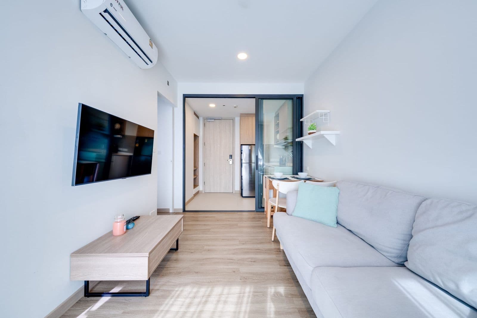 Studio Sky Park Aurora Resale — photo 4