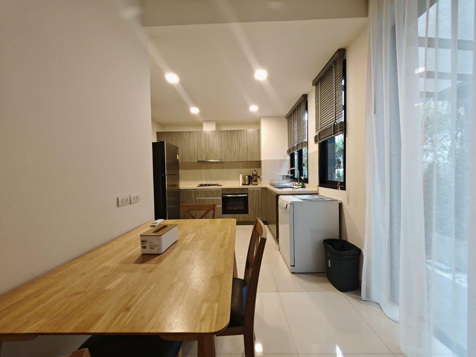 5 Bedroom Laguna Park Resale — photo 3