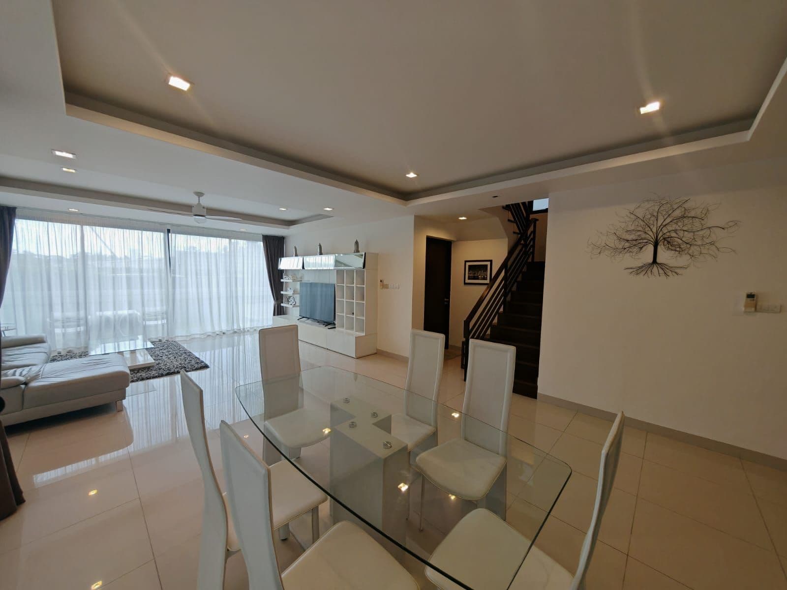 5 Bedroom Laguna Park Resale — photo 4