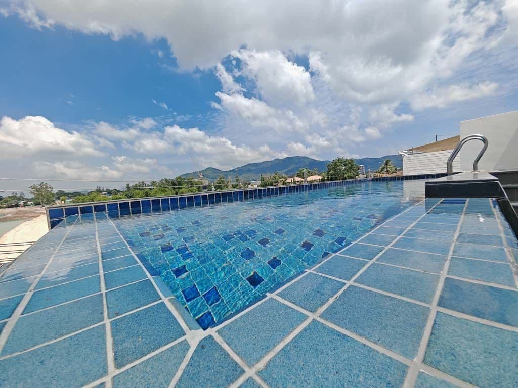 5 Bedroom Laguna Park Resale — photo 2