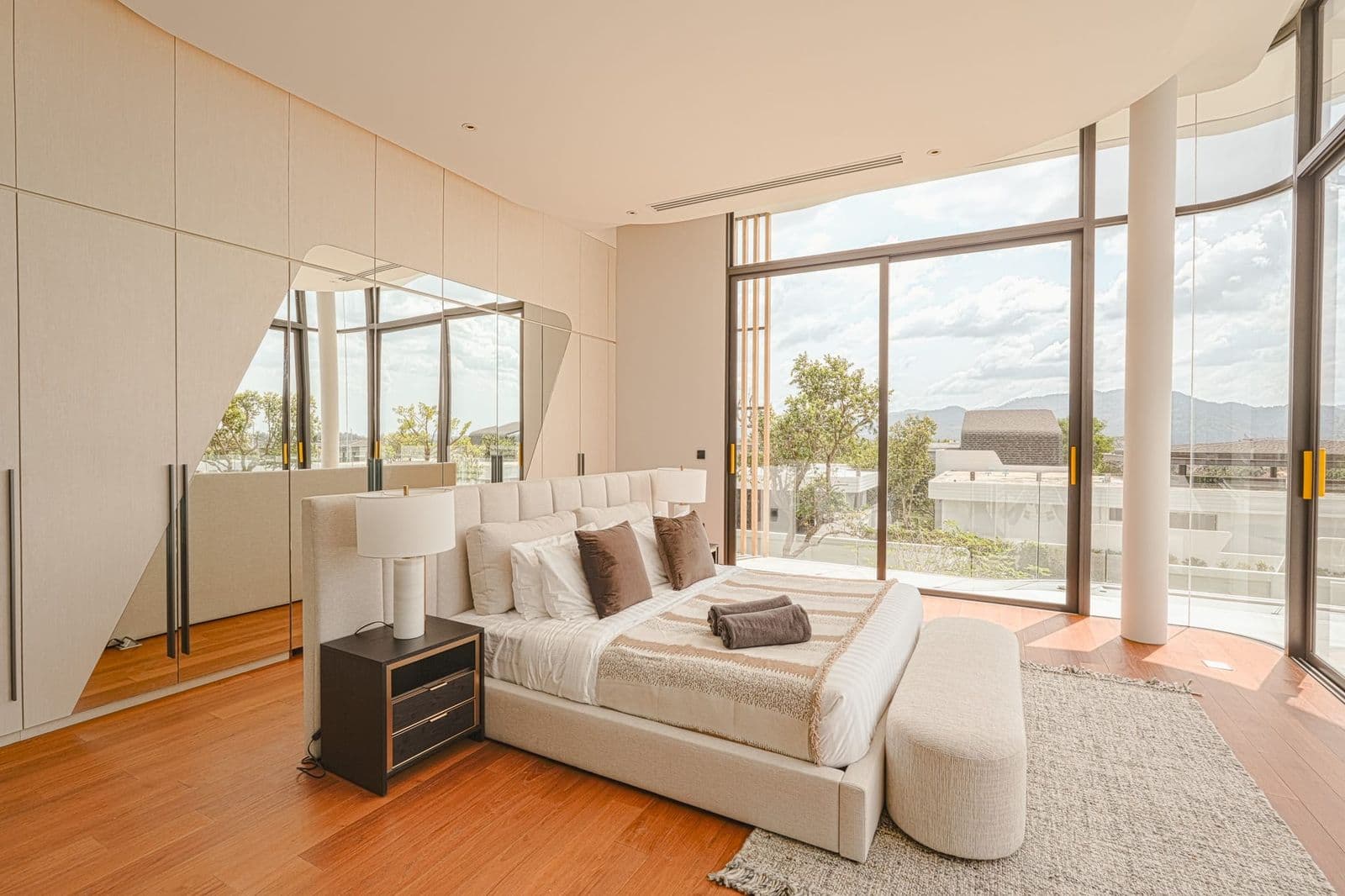 4 bedrooms luxury hilltop retreats in Layan — photo 5