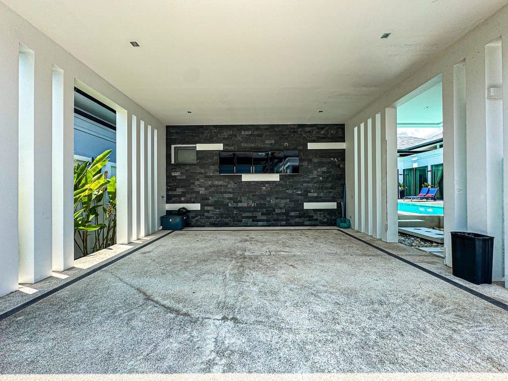 4 Beds/4 Baths Tropical Villa rawai resale — photo 4
