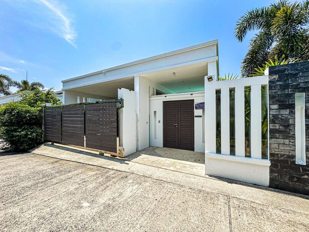 4 Beds/4 Baths Tropical Villa rawai resale — photo 3