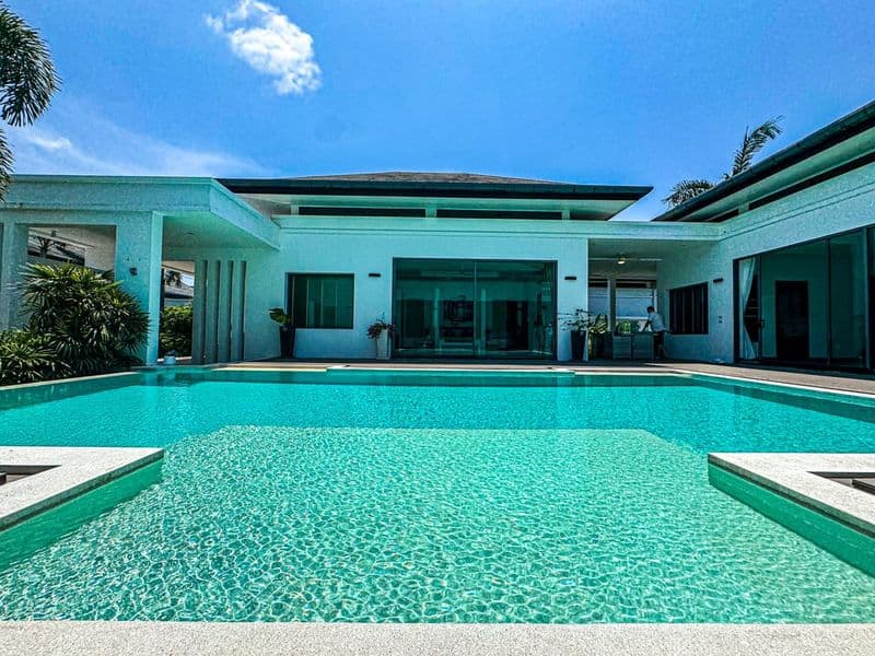 4 Beds/4 Baths Tropical Villa rawai resale — photo 1