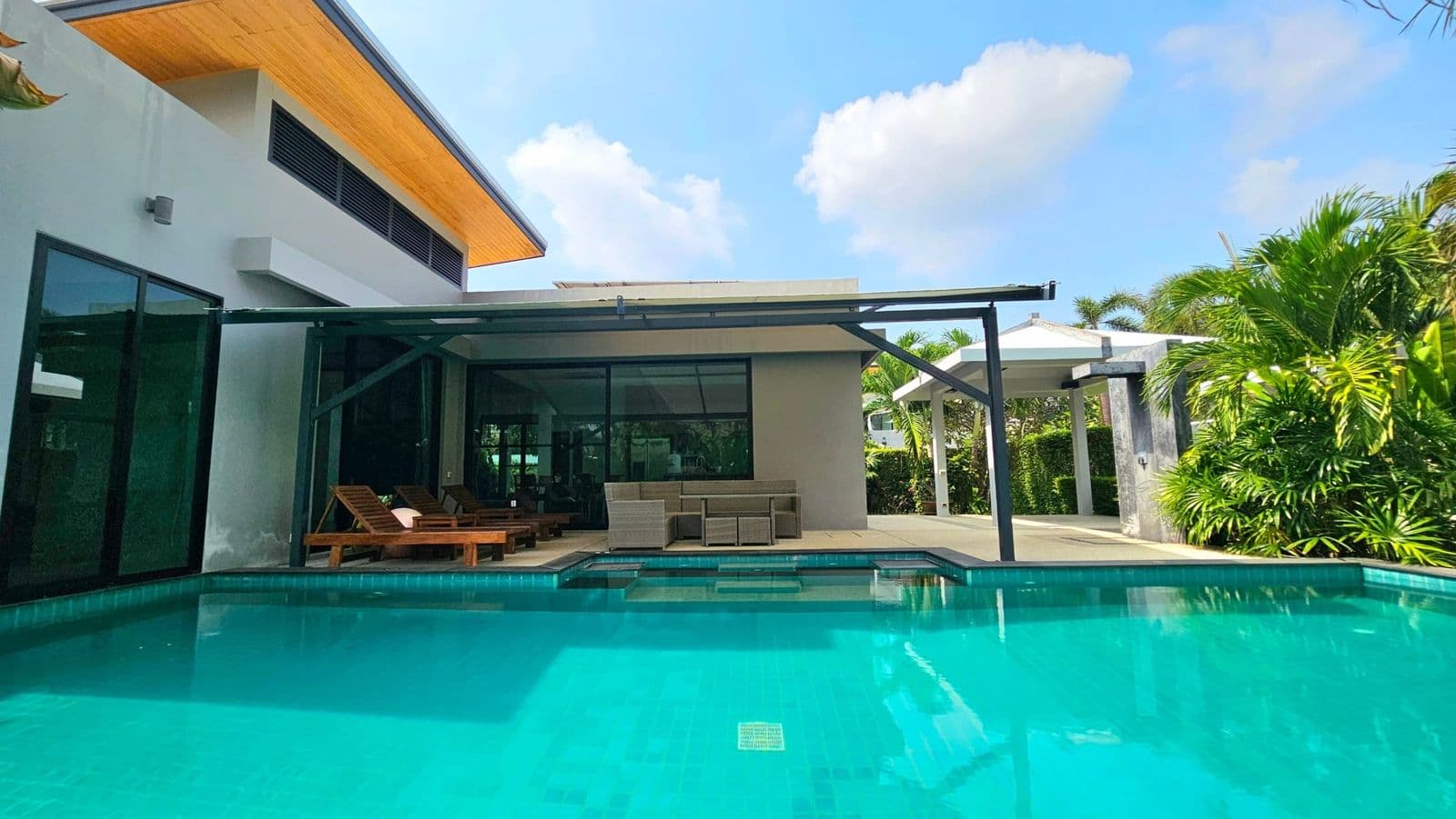 Luxury 3 bedroom pool villa in naiharn resale — photo 5