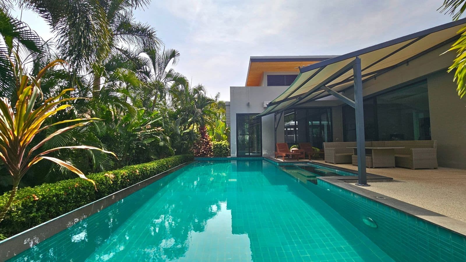 Luxury 3 bedroom pool villa in naiharn resale — photo 3