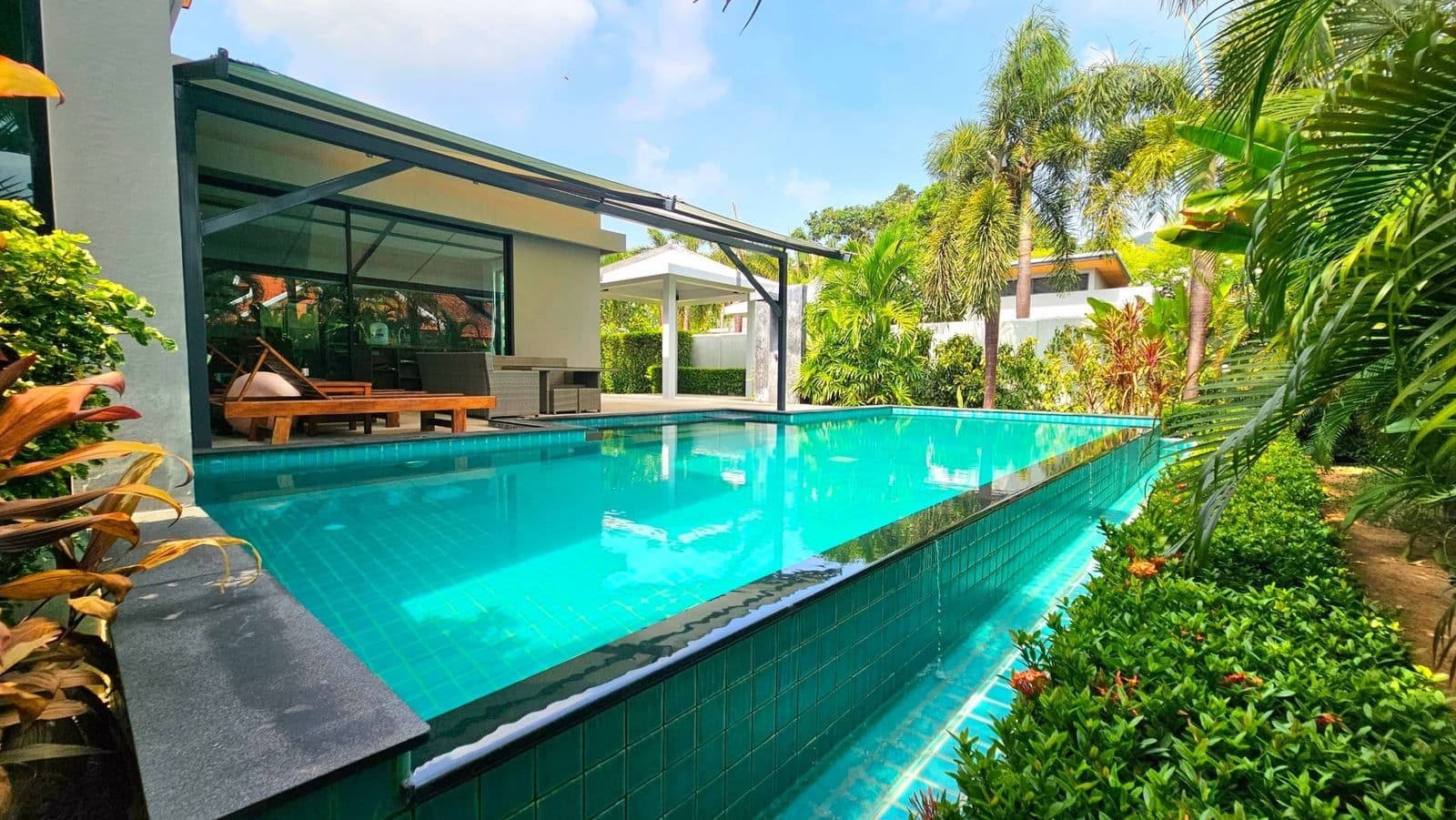 Luxury 3 bedroom pool villa in naiharn resale — photo 2