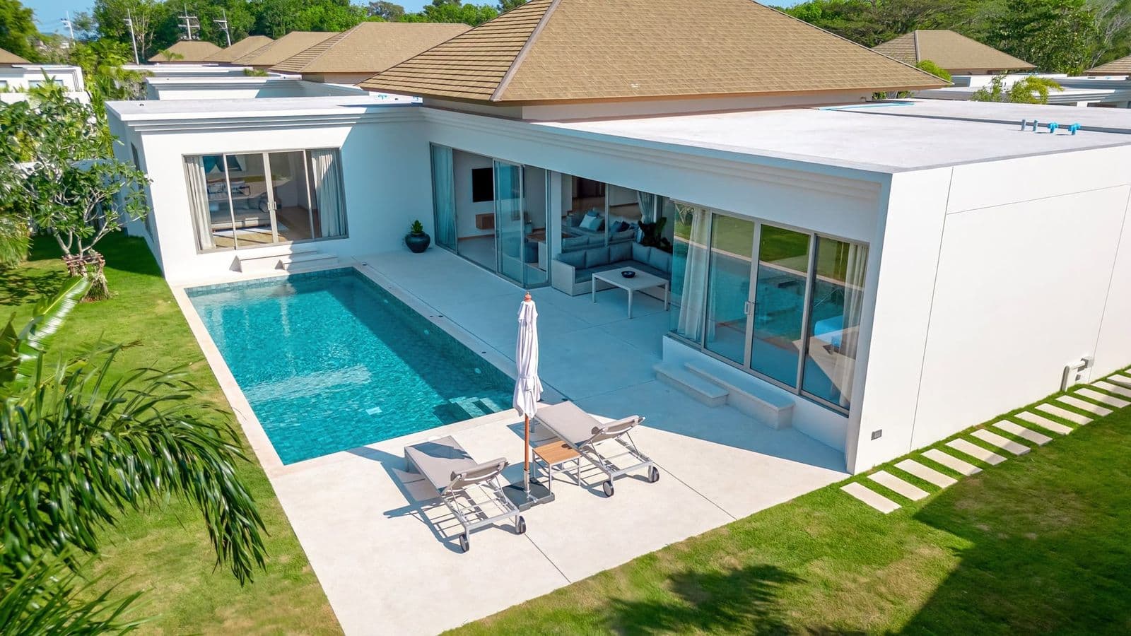 4 Bedroom Trichada Resale — photo 3