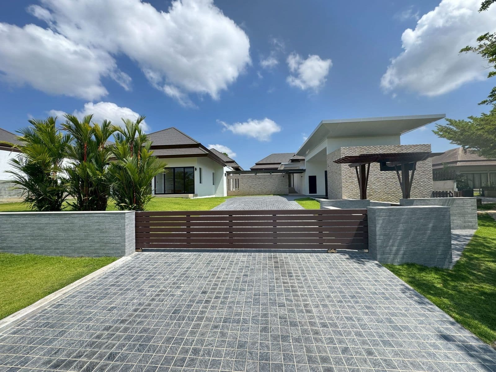 4 Bedrooms Golf Course View Pool villa — photo 2