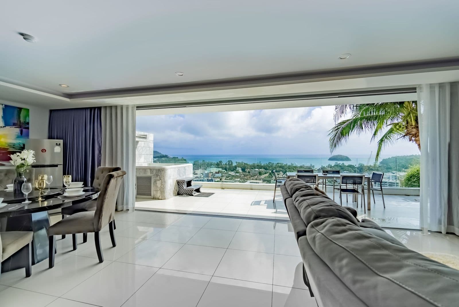 2 Bedrooms view condominium resale — photo 3